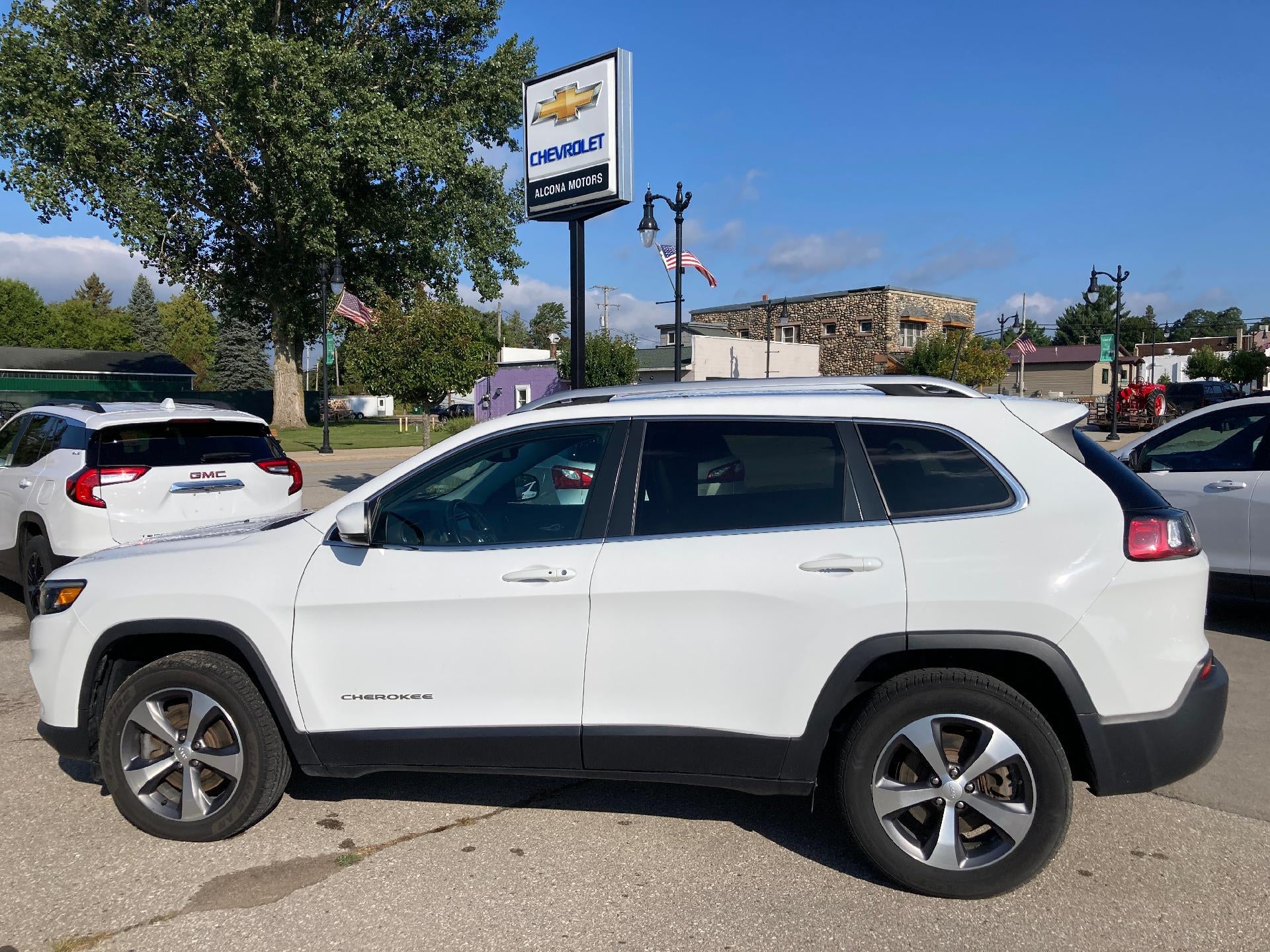 2020 Jeep Cherokee Limited in Other — front three-quarter view